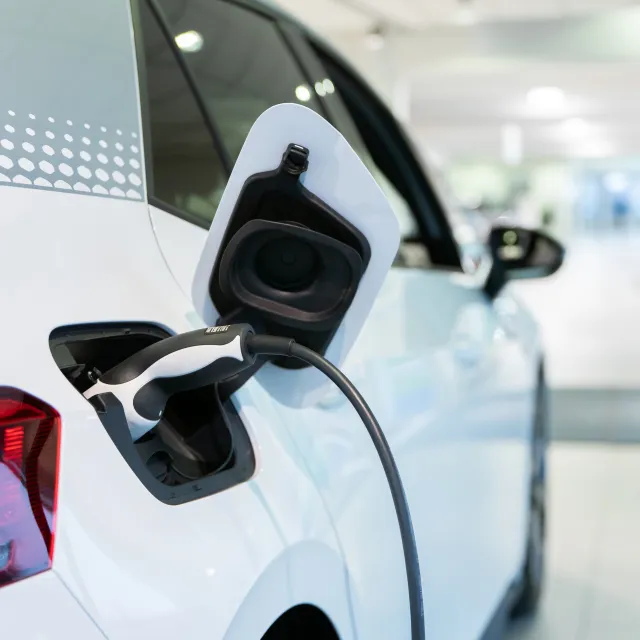 Sähköauton väärin kuivattu maalauspinta voi rikkoa akuston