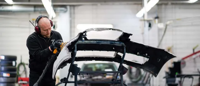 Autovahingon sattuessa LähiTapiolan luotettavat korjaamokumppanit korjaavat autosi