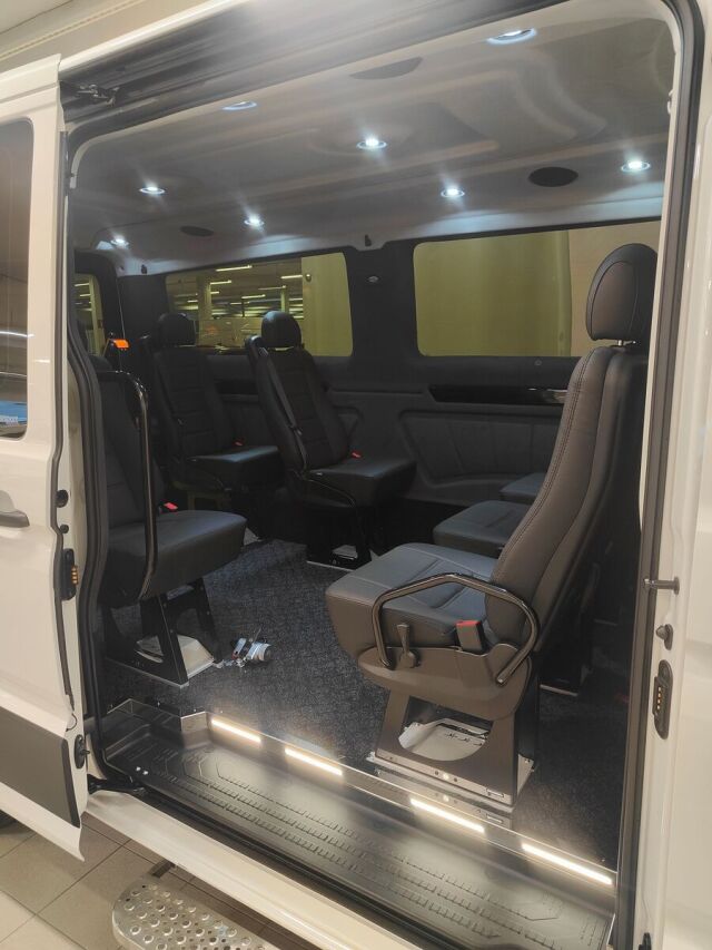 Volkswagen Crafter 2025 CRAFTER , 2,0 TDI 103 kW 8at, 3640 – GL VIP 1+8 Carsport Esteetön Taksi. " Heti toimitukseen"
