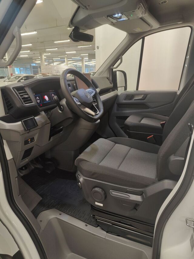 Volkswagen Crafter 2025 CRAFTER , 2,0 TDI 103 kW 8at, 3640 – GL VIP 1+8 Carsport Esteetön Taksi. " Heti toimitukseen"