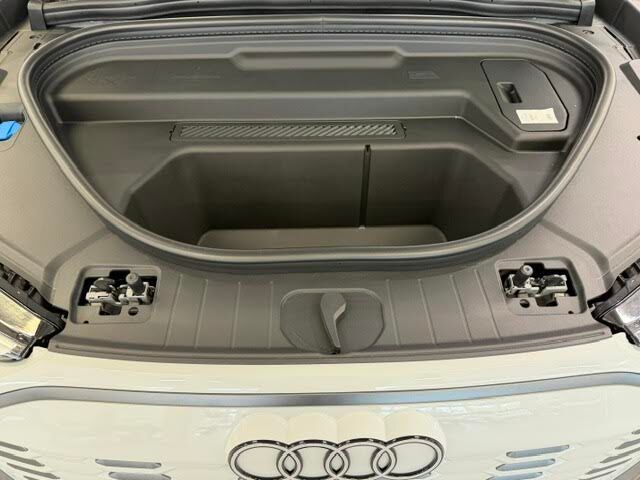 Audi Q6 e-tron 2026 quattro S line,  Takuu 5-vuotta / 100.000 km