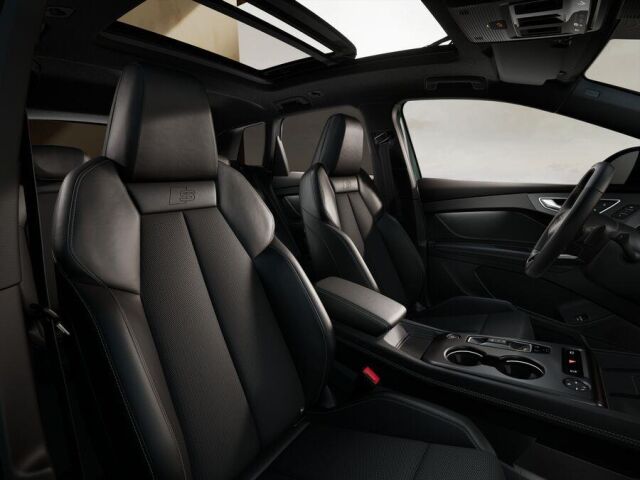 Audi Q4 e-tron 2026 e-tron quattro performance S line Plus