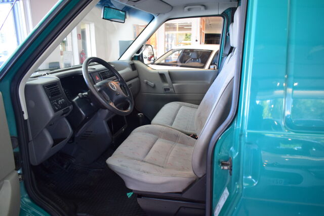 VOLKSWAGEN Transporter 2001 umpipakettiauto, classic 2,4 D 55kW av.2920
