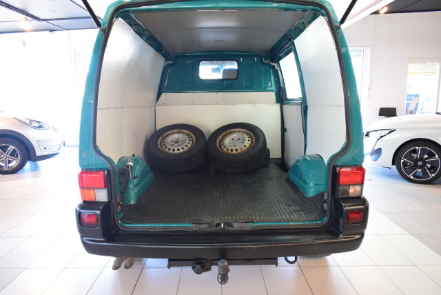 VOLKSWAGEN Transporter 2001 umpipakettiauto, classic 2,4 D 55kW av.2920