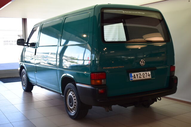 VOLKSWAGEN Transporter 2001 umpipakettiauto, classic 2,4 D 55kW av.2920
