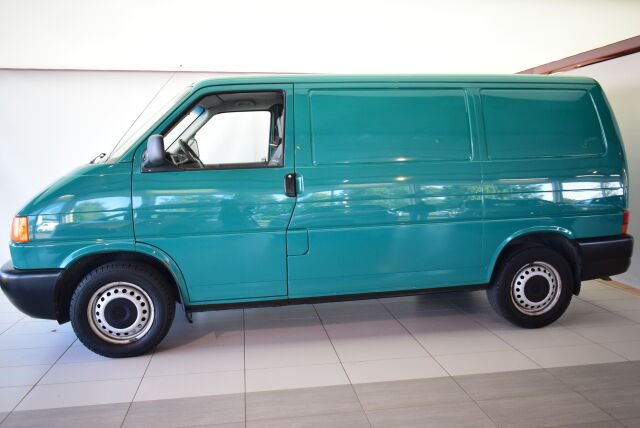 VOLKSWAGEN Transporter 2001 umpipakettiauto, classic 2,4 D 55kW av.2920