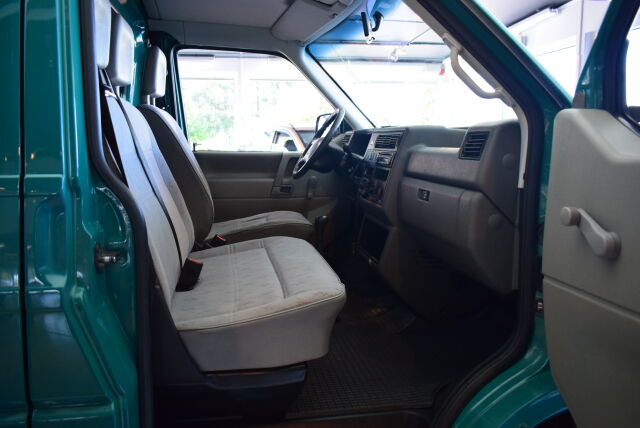VOLKSWAGEN Transporter 2001 umpipakettiauto, classic 2,4 D 55kW av.2920