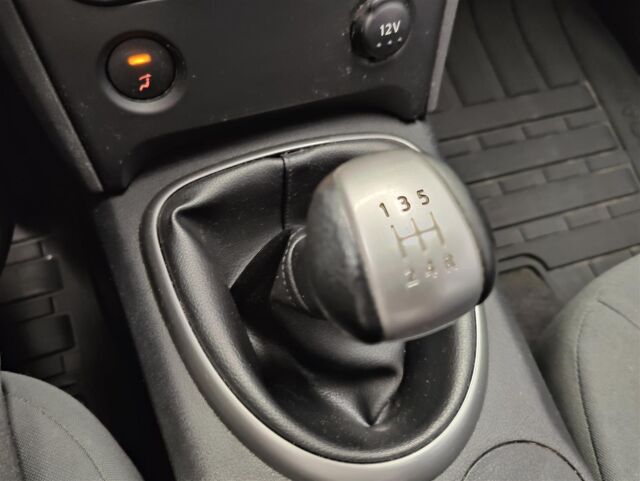 NISSAN Qashqai 2009 1,6 Visia 5MT 4x2