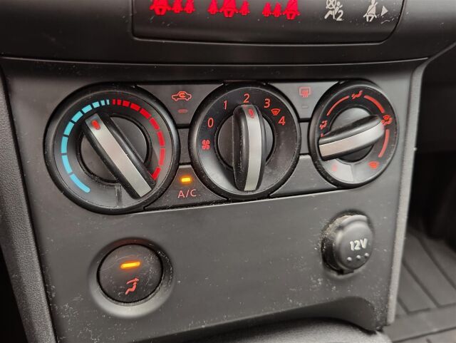 NISSAN Qashqai 2009 1,6 Visia 5MT 4x2