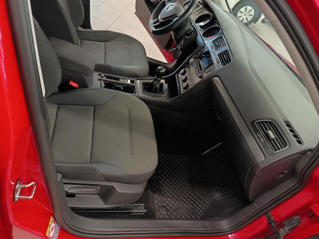 VOLKSWAGEN Golf 2013 Variant Comfortline 1,2 TSI 77 kW (105 hv) BlueMotion Technology