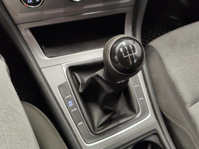 VOLKSWAGEN Golf 2013 Variant Trendline 1,2 TSI 63 kW (85 hv) BlueMotion Technology  * VETOKOUKKU,  Moottorilämmitin *