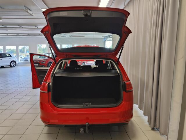 VOLKSWAGEN Golf 2013 Variant Trendline 1,2 TSI 63 kW (85 hv) BlueMotion Technology  * VETOKOUKKU,  Moottorilämmitin *