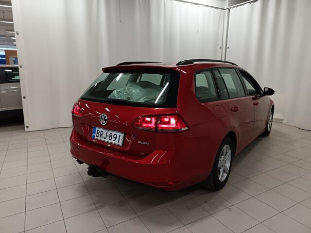 VOLKSWAGEN Golf 2013 Variant Comfortline 1,6 TDI 77 kW (105 hv) BMT DSG-aut.**1-OM TARKASTI PIDETTY HUIPPUYKSILÖ*