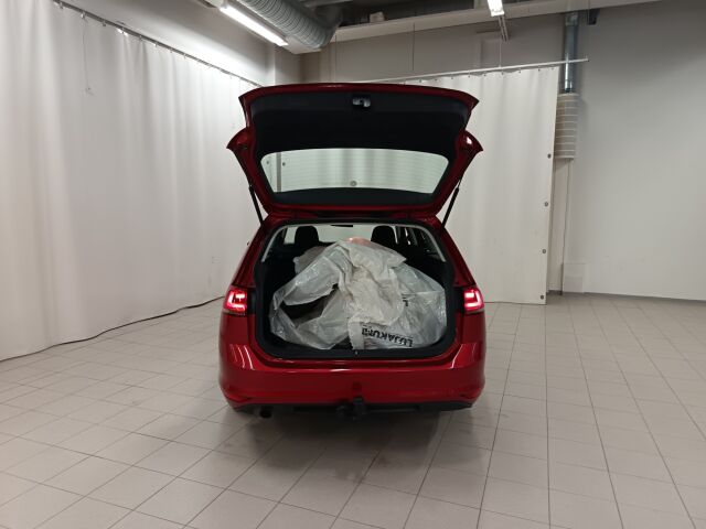 VOLKSWAGEN Golf 2013 Variant Comfortline 1,6 TDI 77 kW (105 hv) BMT DSG-aut.**1-OM TARKASTI PIDETTY HUIPPUYKSILÖ*