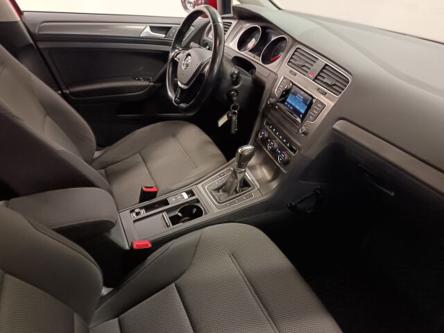 VOLKSWAGEN Golf 2013 Variant Comfortline 1,6 TDI 77 kW (105 hv) BMT DSG-aut.**1-OM TARKASTI PIDETTY HUIPPUYKSILÖ*