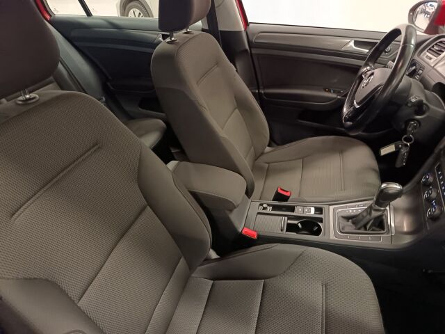 VOLKSWAGEN Golf 2013 Variant Comfortline 1,6 TDI 77 kW (105 hv) BMT DSG-aut.**1-OM TARKASTI PIDETTY HUIPPUYKSILÖ*