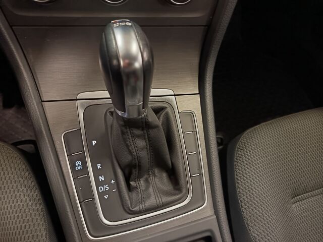 VOLKSWAGEN Golf 2013 Variant Comfortline 1,6 TDI 77 kW (105 hv) BMT DSG-aut.**1-OM TARKASTI PIDETTY HUIPPUYKSILÖ*