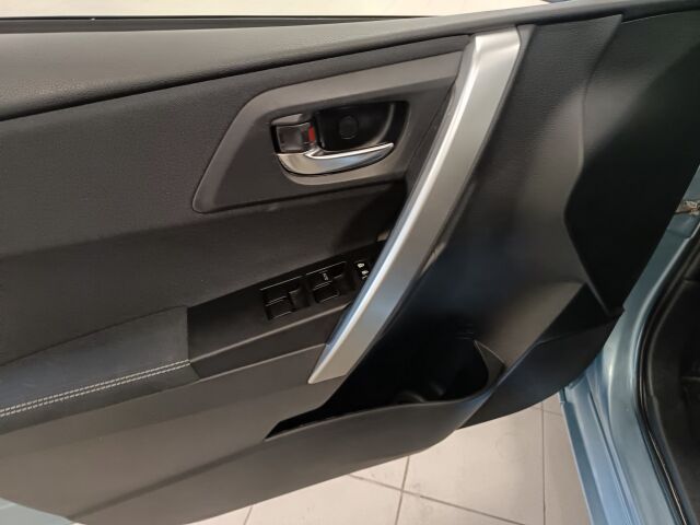 TOYOTA Auris 2015 Touring Sports 1,6 Valvematic Active Edition Multidrive S **FARKKU JOKA KESTÄÄ JA KESTÄÄ....