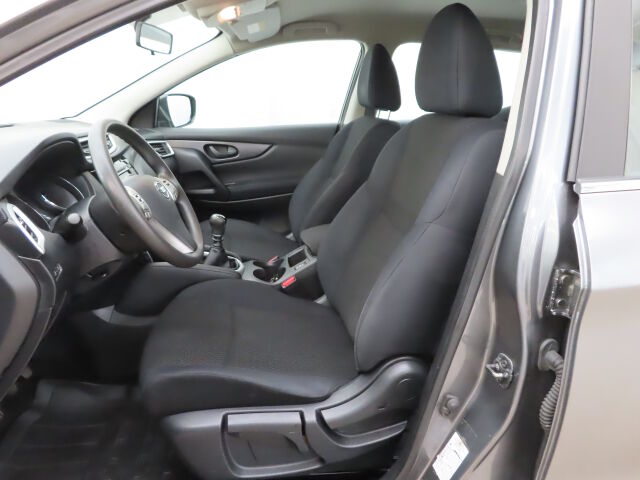 Nissan Qashqai 2015 DIG-T 115 Visia 2WD 6M/T