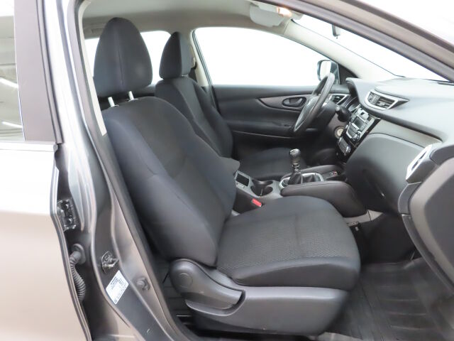 Nissan Qashqai 2015 DIG-T 115 Visia 2WD 6M/T