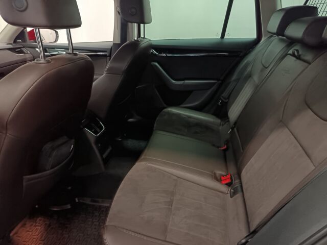 SKODA Octavia 2015 Combi 2,0 TDI 184 4x4 L&K DSG Autom.**HIENO NELIKKO HUIPPUVARUSTEILLA*