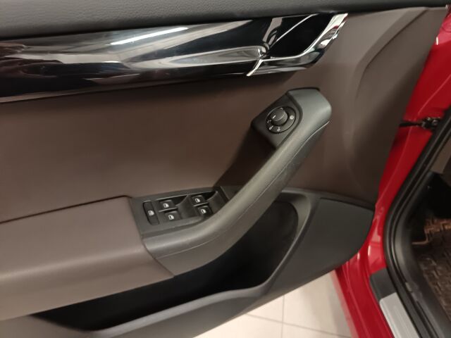 SKODA Octavia 2015 Combi 2,0 TDI 184 4x4 L&K DSG Autom.**HIENO NELIKKO HUIPPUVARUSTEILLA*