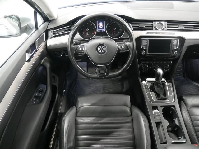 VOLKSWAGEN Passat 2015 Variant Highline 2,0 TDI 110 kW (150 hv) DSG-automaatti