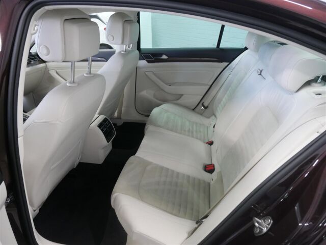 VOLKSWAGEN Passat 2015 Sedan Highline 1,4 TSI 110 kW (150 hv) ACT DSG-automaatti