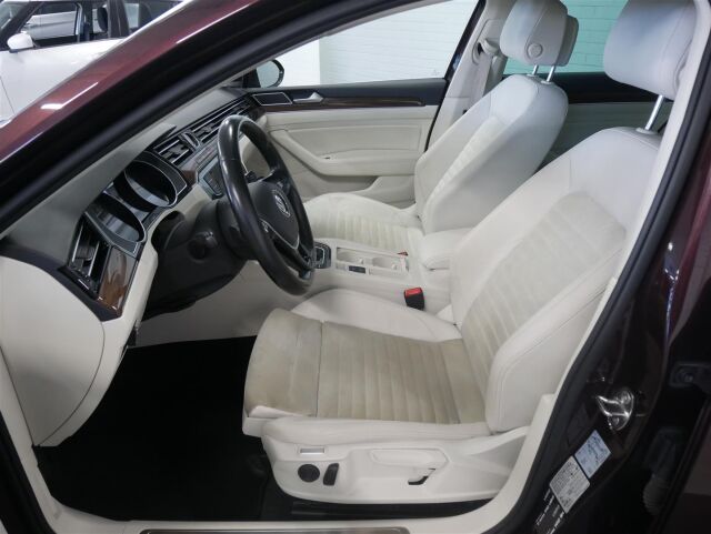 VOLKSWAGEN Passat 2015 Sedan Highline 1,4 TSI 110 kW (150 hv) ACT DSG-automaatti