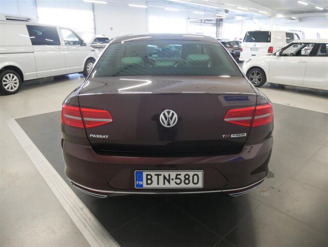 VOLKSWAGEN Passat 2015 Sedan Highline 1,4 TSI 110 kW (150 hv) ACT DSG-automaatti