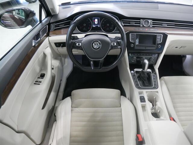 VOLKSWAGEN Passat 2015 Sedan Highline 1,4 TSI 110 kW (150 hv) ACT DSG-automaatti