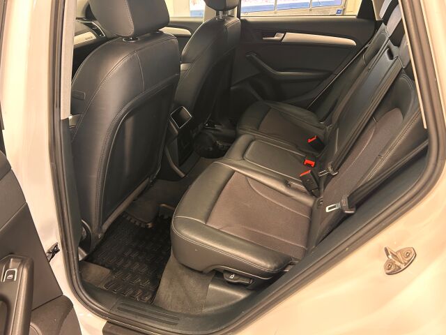 AUDI Q5 2016 Business Plus 2,0 TDI 120 kW quattro S tronic.Webastolla ja koukku Erittäin siisti ja hyvin pidetty!