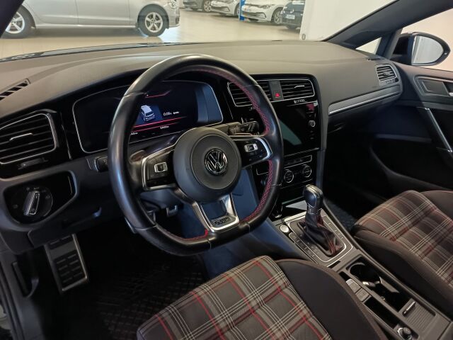 VOLKSWAGEN Golf 2017 GTI 2,0 TSI 169 kW (230 hv) DSG-aut. **NYT ON HARVINAISTA HERKKUA**