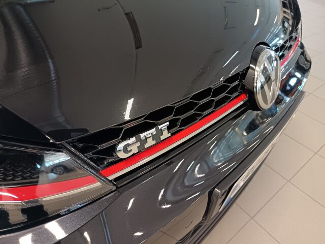 VOLKSWAGEN Golf 2017 GTI 2,0 TSI 169 kW (230 hv) DSG-aut. **NYT ON HARVINAISTA HERKKUA**