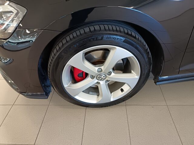 VOLKSWAGEN Golf 2017 GTI 2,0 TSI 169 kW (230 hv) DSG-aut. **NYT ON HARVINAISTA HERKKUA**