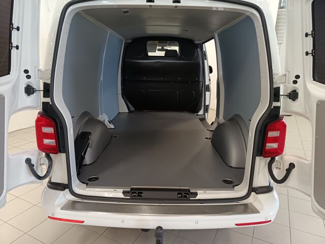 VOLKSWAGEN Transporter 2017 umpipakettiauto Pitkä 2,0 TDI 150kW 4Motion DSG (FI17)