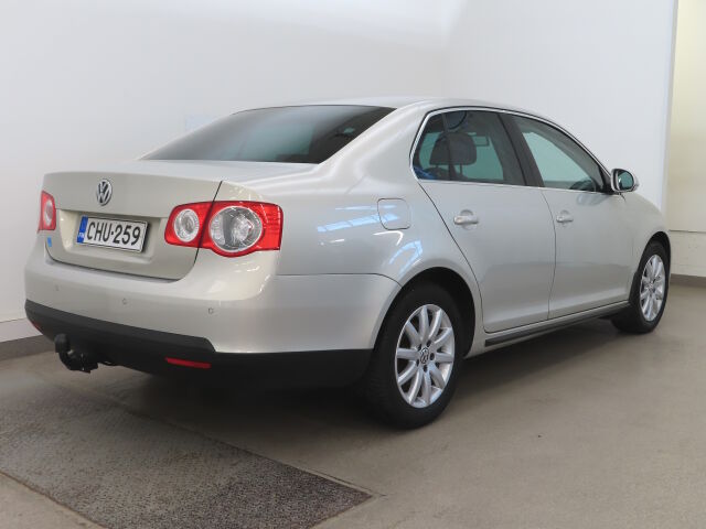 VOLKSWAGEN Jetta 2010 Comfortline 1,4 TSI 90 kW (122 hv)