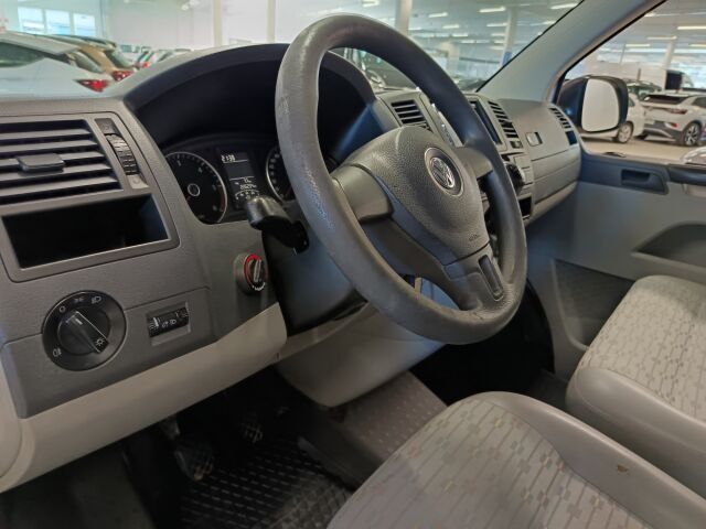 VOLKSWAGEN Transporter 2011 umpipakettiauto pitkä 2,0 TDI 75 kW 3200kg