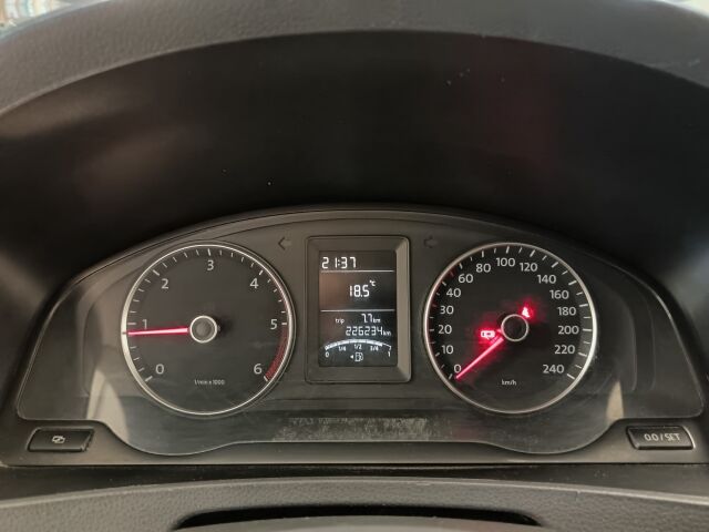 VOLKSWAGEN Transporter 2011 umpipakettiauto pitkä 2,0 TDI 75 kW 3200kg