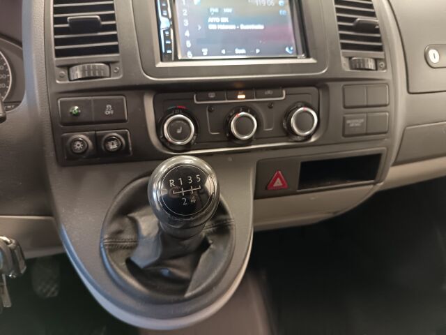 VOLKSWAGEN Transporter 2011 umpipakettiauto pitkä 2,0 TDI 75 kW 3200kg