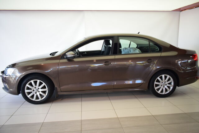 VOLKSWAGEN Jetta 2011 Comfortline 1,4 TSI 90 kW (122 hv)