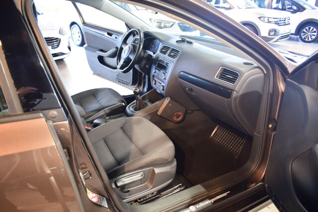 VOLKSWAGEN Jetta 2011 Comfortline 1,4 TSI 90 kW (122 hv)