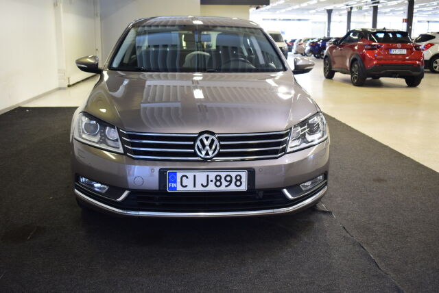 VOLKSWAGEN Passat 2012 Sedan Comfortline 1,4 TSI 90 kW (122 hv) DSG-automaatti BlueMotion Technology