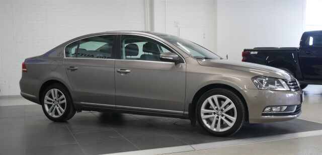 VOLKSWAGEN Passat 2012 Sedan Comfortline 1,4 TSI 90 kW (122 hv) DSG-automaatti BlueMotion Technology