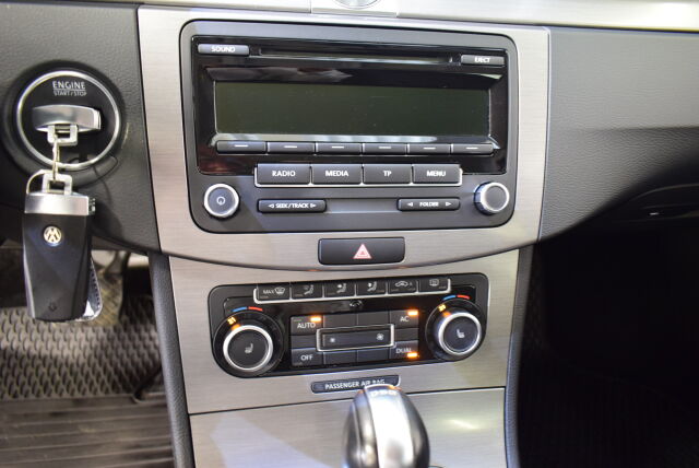 VOLKSWAGEN Passat 2012 Sedan Comfortline 1,4 TSI 90 kW (122 hv) DSG-automaatti BlueMotion Technology