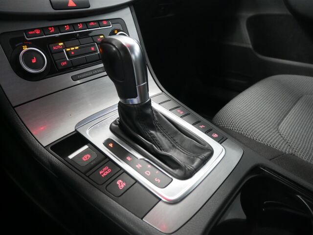 VOLKSWAGEN Passat 2012 Sedan Comfortline 1,4 TSI 90 kW (122 hv) DSG-automaatti BlueMotion Technology