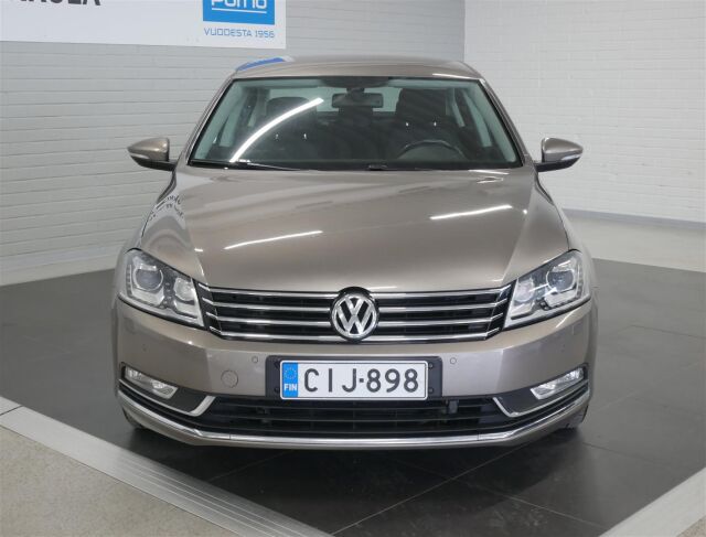 VOLKSWAGEN Passat 2012 Sedan Comfortline 1,4 TSI 90 kW (122 hv) DSG-automaatti BlueMotion Technology