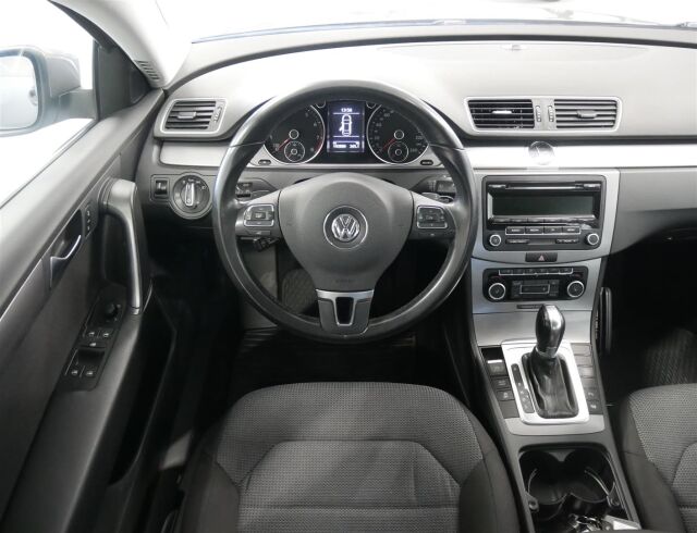 VOLKSWAGEN Passat 2012 Sedan Comfortline 1,4 TSI 90 kW (122 hv) DSG-automaatti BlueMotion Technology