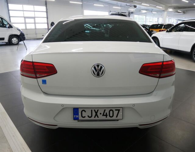 VOLKSWAGEN Passat 2015 Sedan Trendline 1,4 TSI 92 kW (125 hv) BlueMotion Technology