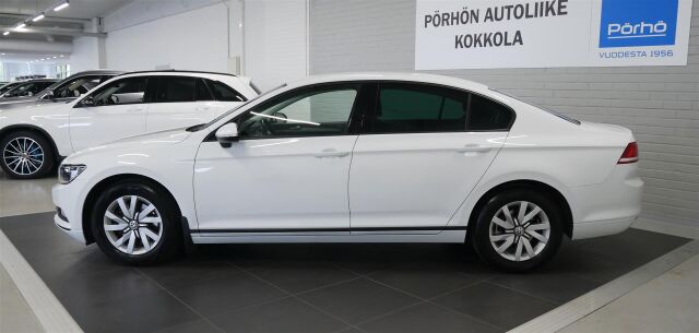 VOLKSWAGEN Passat 2015 Sedan Trendline 1,4 TSI 92 kW (125 hv) BlueMotion Technology